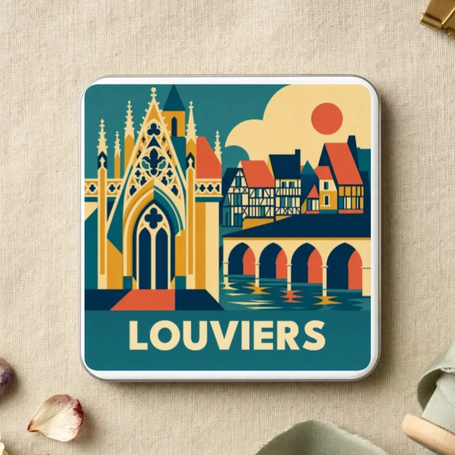 Magnet souvenir de Louviers en style géométrique années 50 : l’église Notre-Dame gothique, les maisons à colombages et le pont à arches sur l’Eure, nom de la ville en grandes capitales